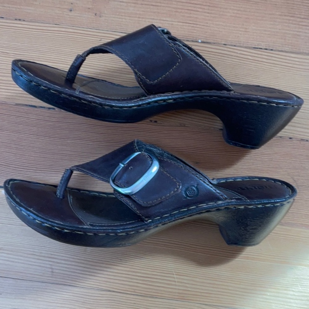 Born Buckle Thong Flip Flops Sz8